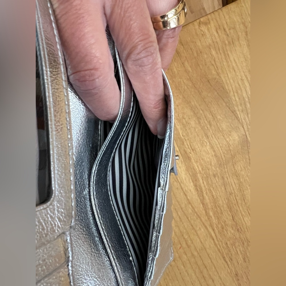 Kate Spade Silver Wallet with minor wear Laurel Way Stacy wallet - Picture 8 of 9